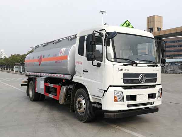 楚胜牌CSC5180GYYD6A型运油车