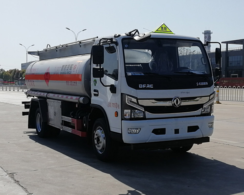 楚胜牌CSC5125GYY6AC型运油车