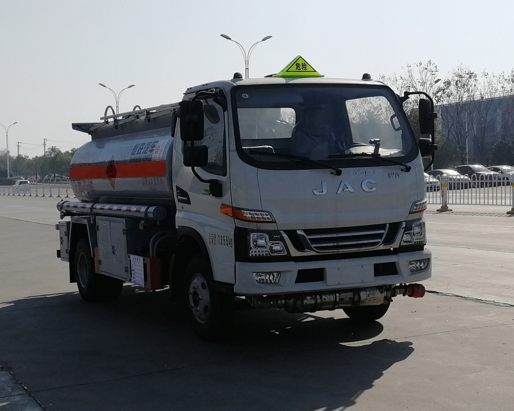 楚胜牌CSC5071GJYJH6A型加油车